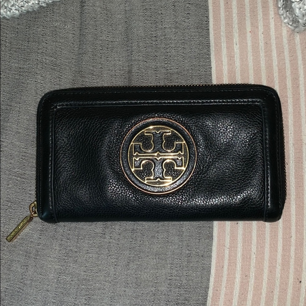 Authentic black leather Tory Burch Wallet